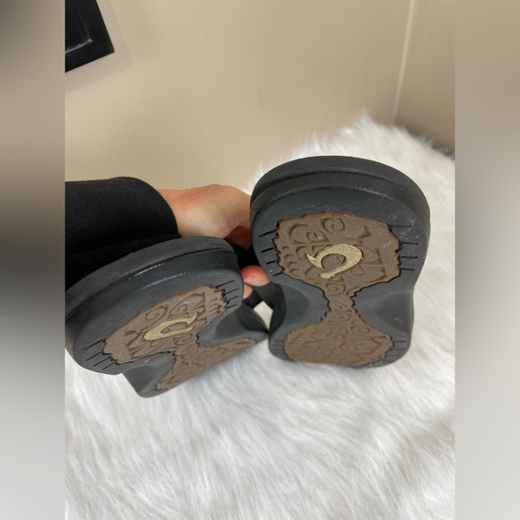 Olykai Ohana Black Flip Flops - Picture 7 of 9